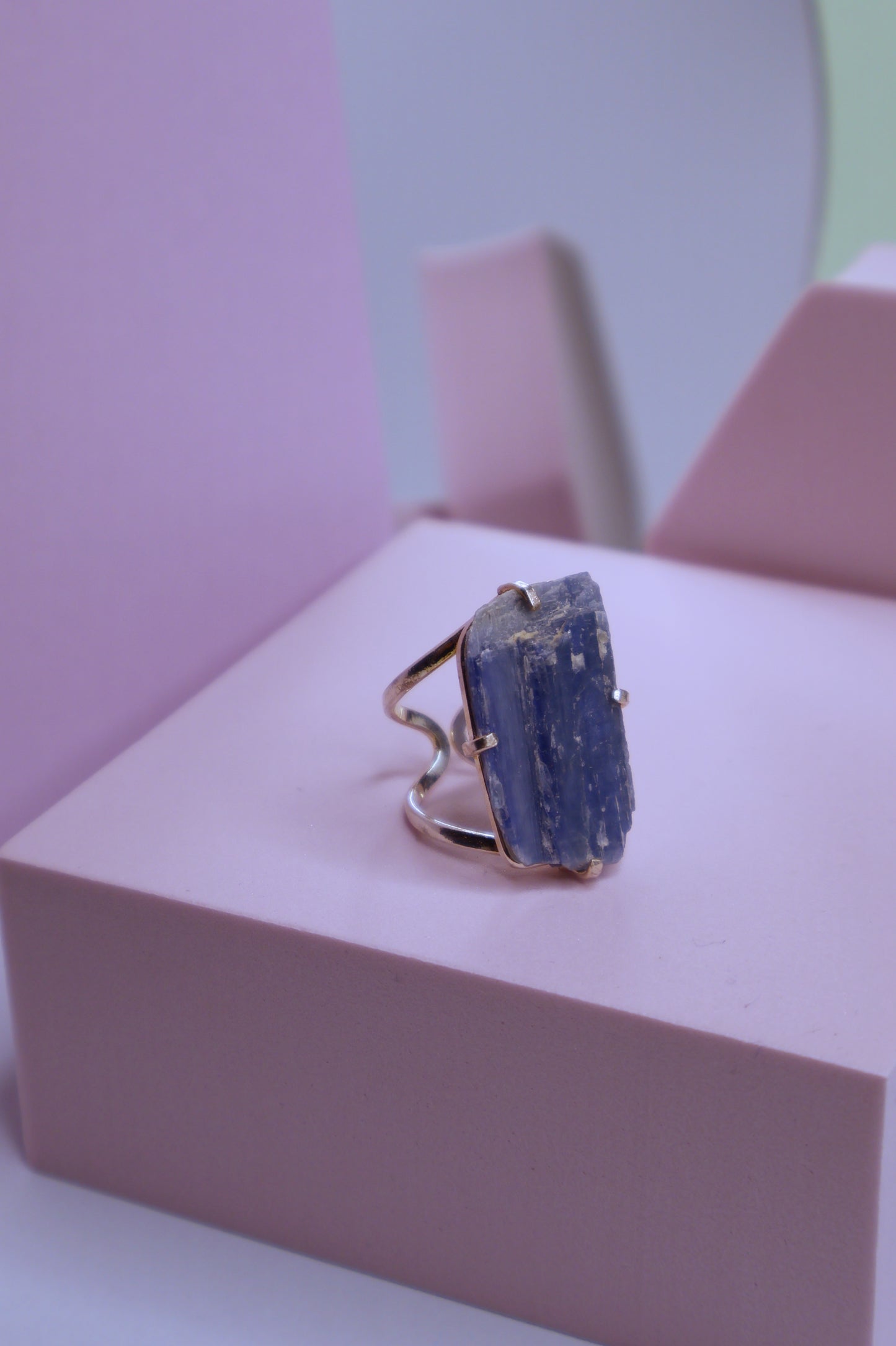 Kyanite ark ring