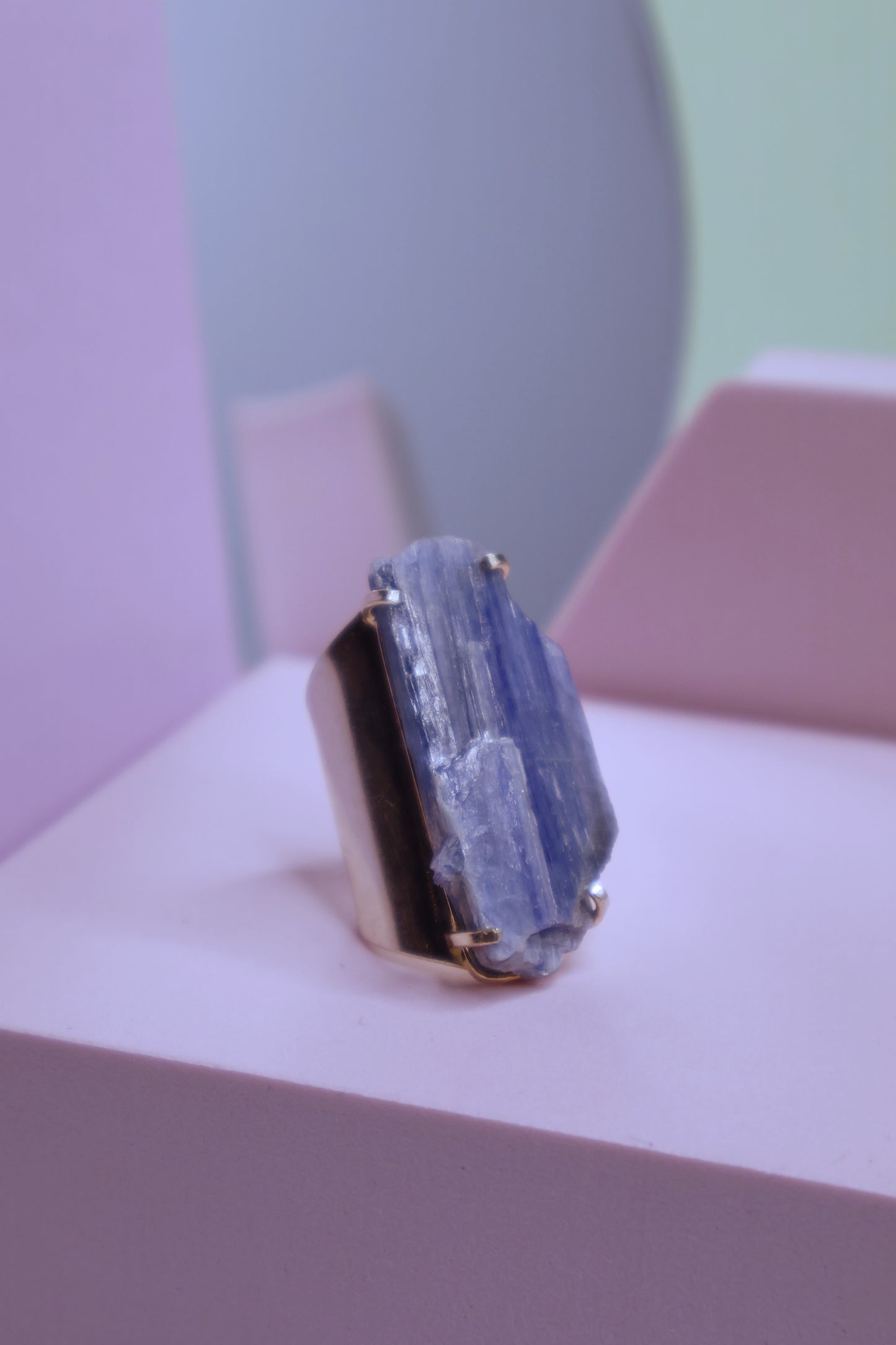 Kyanite ark ring